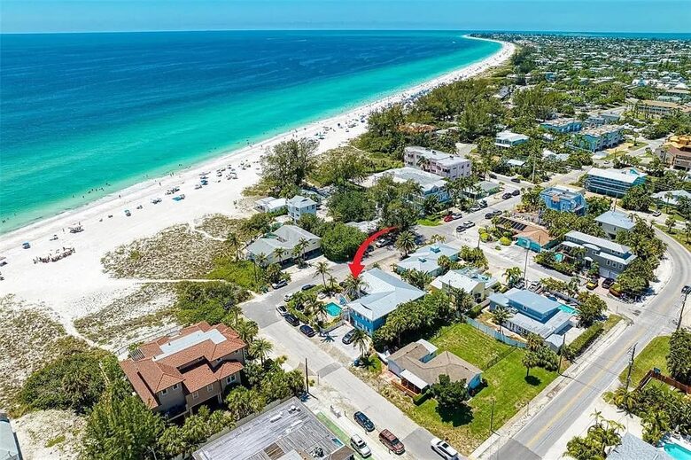 Anna Maria Island Escape | Steps to the Beach - Holmes Beach, Florida