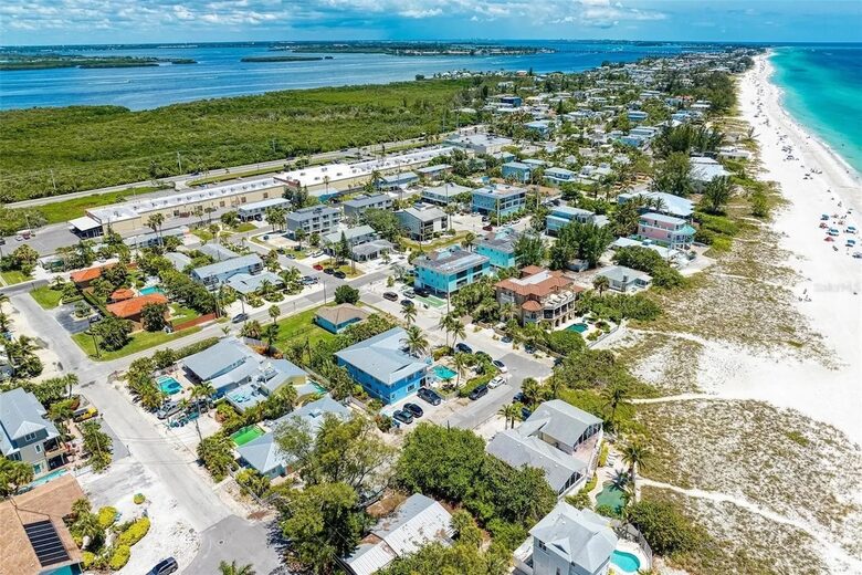 Anna Maria Island Escape | Steps to the Beach - Holmes Beach, Florida