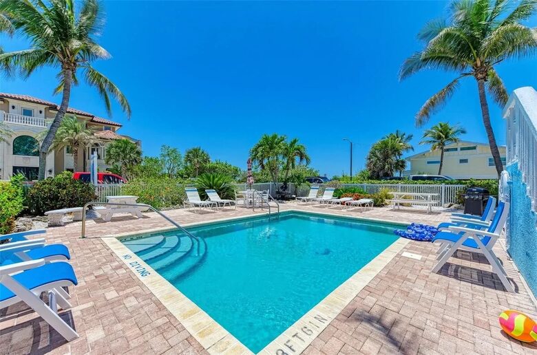 Anna Maria Island Escape | Steps to the Beach - Holmes Beach, Florida