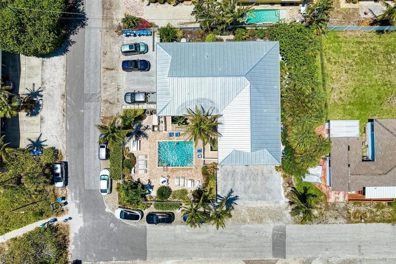 Anna Maria Island Escape | Steps to the Beach - Holmes Beach, Florida