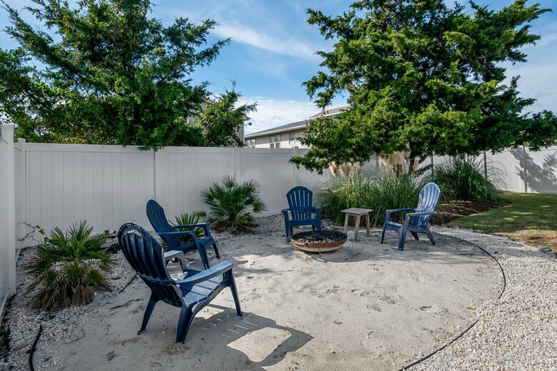Holden Beach Haven: Relaxation Awaits at Sandy Claws - Holden Beach, North Carolina