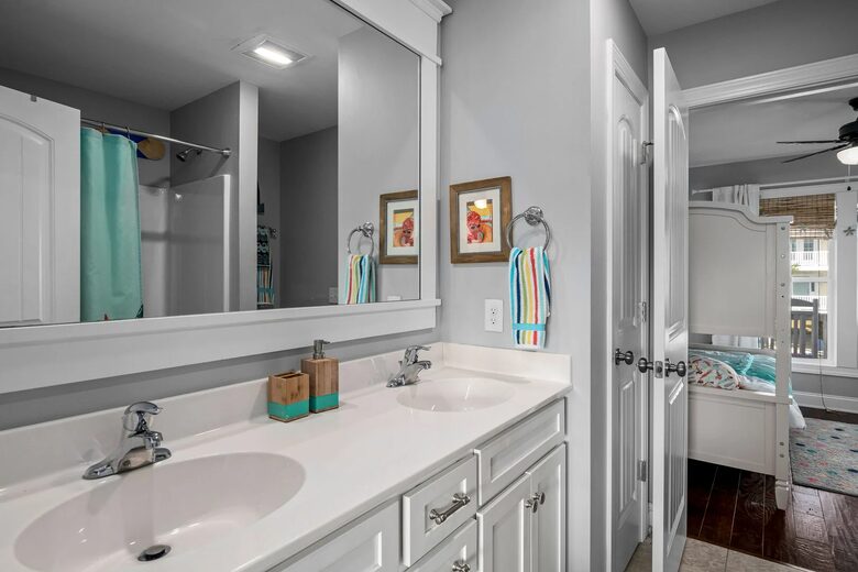 Holden Beach Haven: Relaxation Awaits at Sandy Claws - Holden Beach, North Carolina
