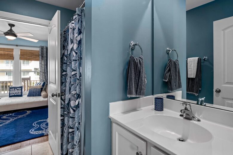 Holden Beach Haven: Relaxation Awaits at Sandy Claws - Holden Beach, North Carolina