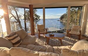 Living Room featuring floor to ceiling windows