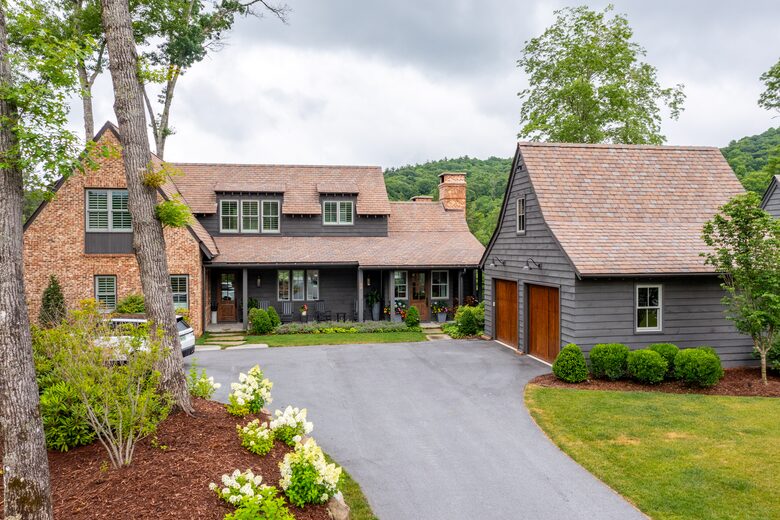 Two Moon | Elegant Mountain Home with Great Community Amenities - Cashiers, North Carolina