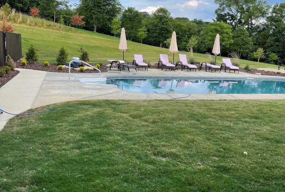 Sprawling 10-Acre Retreat in Scenic Ardmore - Ardmore, Tennessee