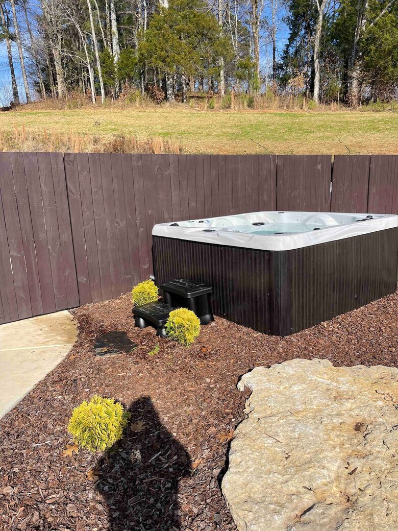 Sprawling 10-Acre Retreat in Scenic Ardmore - Ardmore, Tennessee