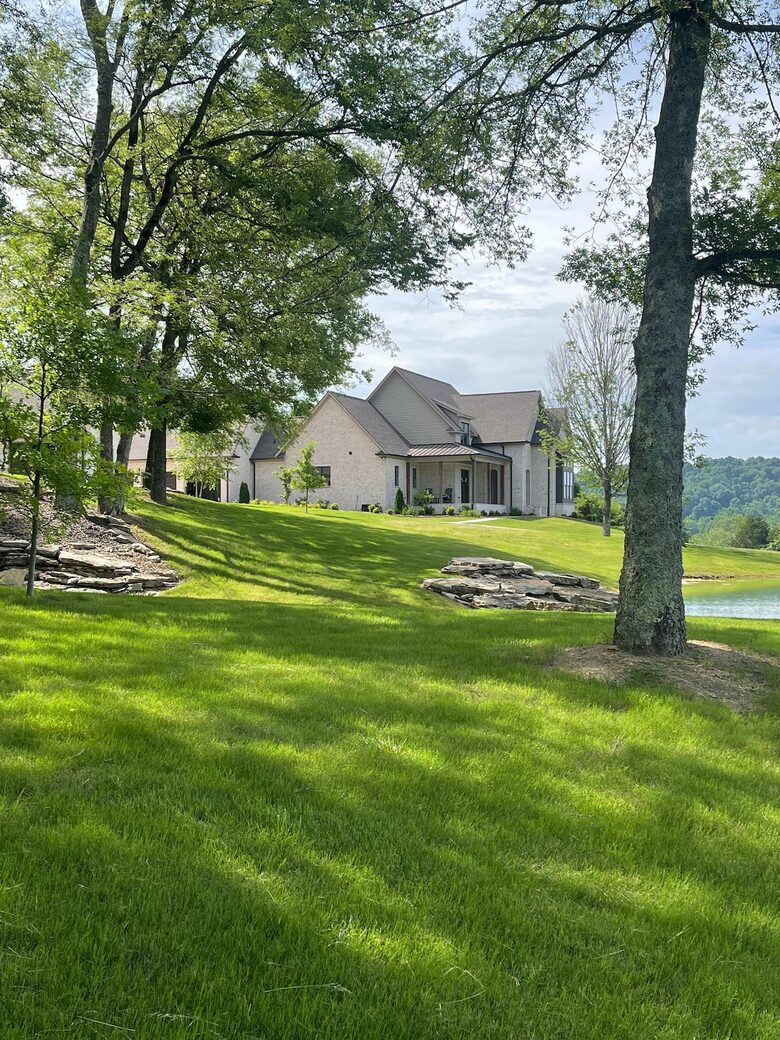 Sprawling 10-Acre Retreat in Scenic Ardmore - Ardmore, Tennessee