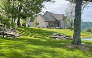 Sprawling 10-Acre Retreat in Scenic Ardmore - Ardmore, Tennessee