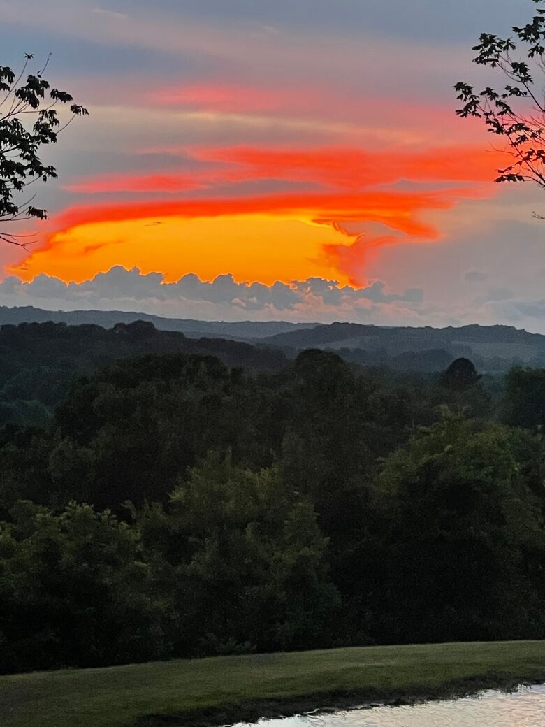 Sprawling 10-Acre Retreat in Scenic Ardmore - Ardmore, Tennessee