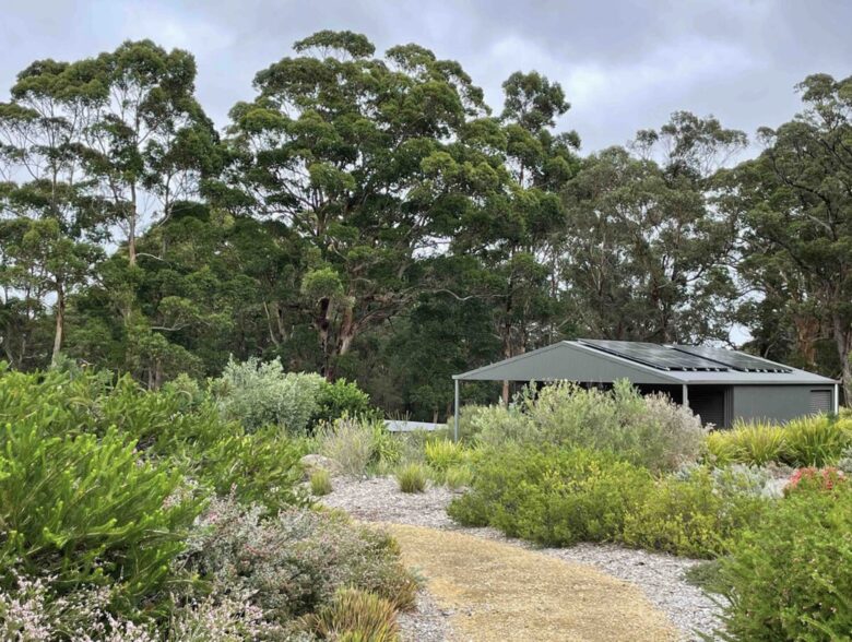 Coralwood Cottage in Native Garden Landscape - North Bornholm, Australia