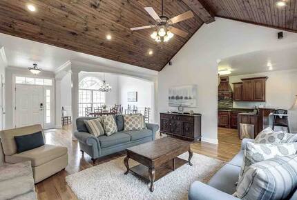 Spacious Waterfront Escape on Tim’s Ford Lake - Estill Springs, Tennessee