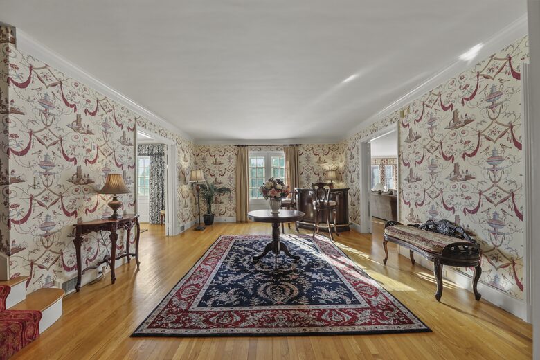 Luxury Berkshire Country Estate on 21 Acres - Pittsfield, Massachusetts