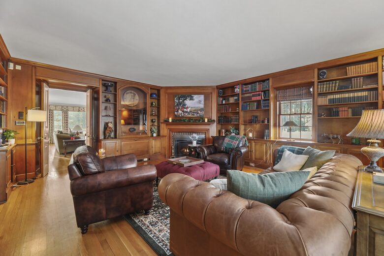 Luxury Berkshire Country Estate on 21 Acres - Pittsfield, Massachusetts