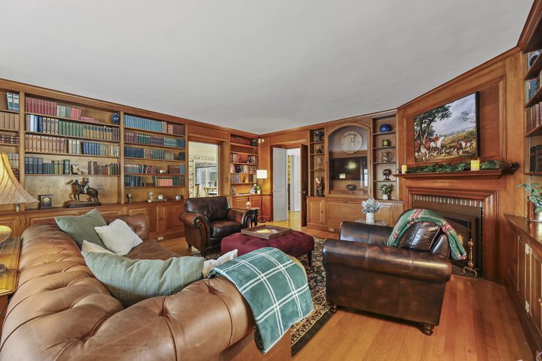 Luxury Berkshire Country Estate on 21 Acres - Pittsfield, Massachusetts