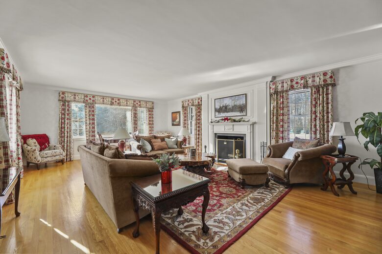 Luxury Berkshire Country Estate on 21 Acres - Pittsfield, Massachusetts
