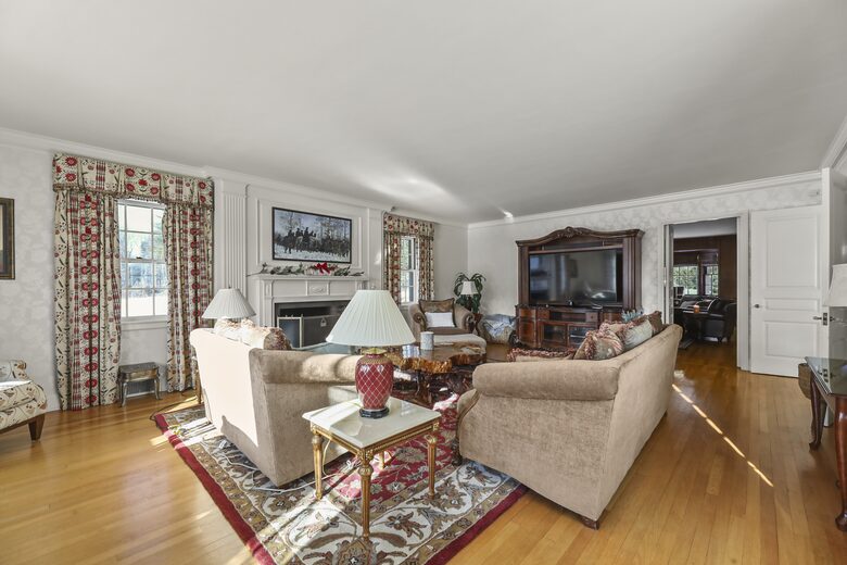 Luxury Berkshire Country Estate on 21 Acres - Pittsfield, Massachusetts