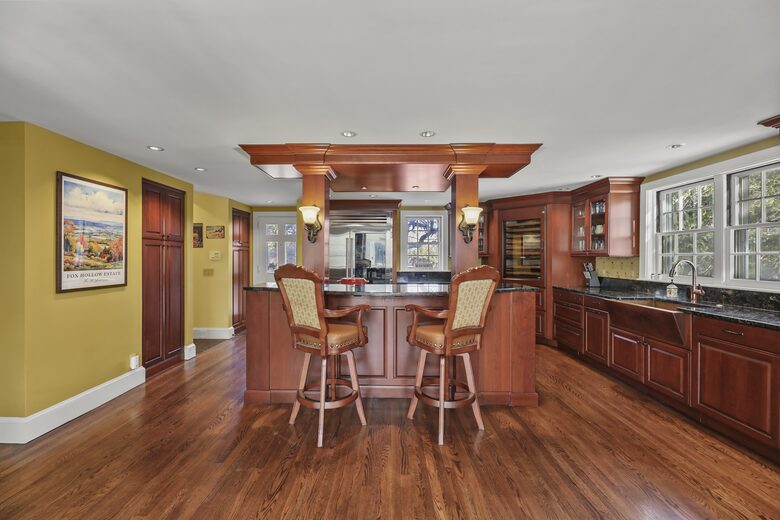 Luxury Berkshire Country Estate on 21 Acres - Pittsfield, Massachusetts