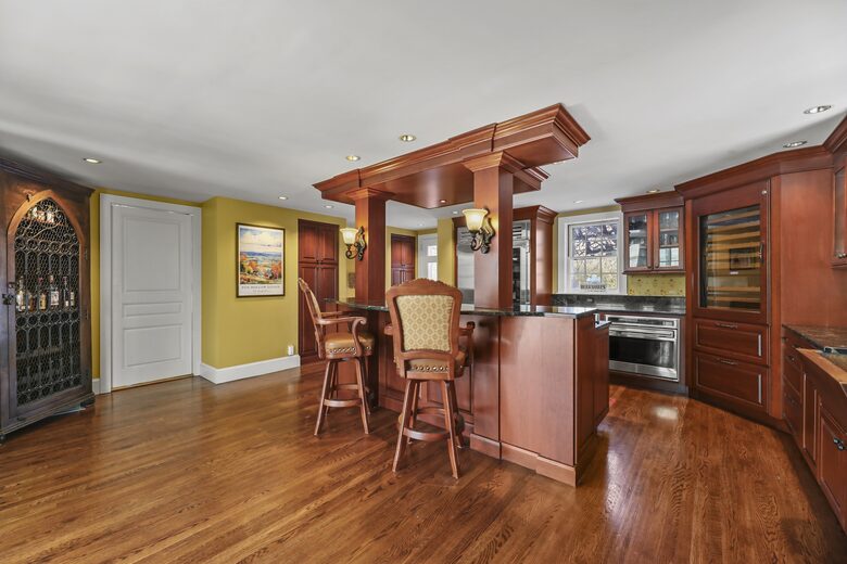 Luxury Berkshire Country Estate on 21 Acres - Pittsfield, Massachusetts