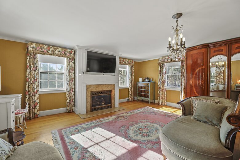 Luxury Berkshire Country Estate on 21 Acres - Pittsfield, Massachusetts