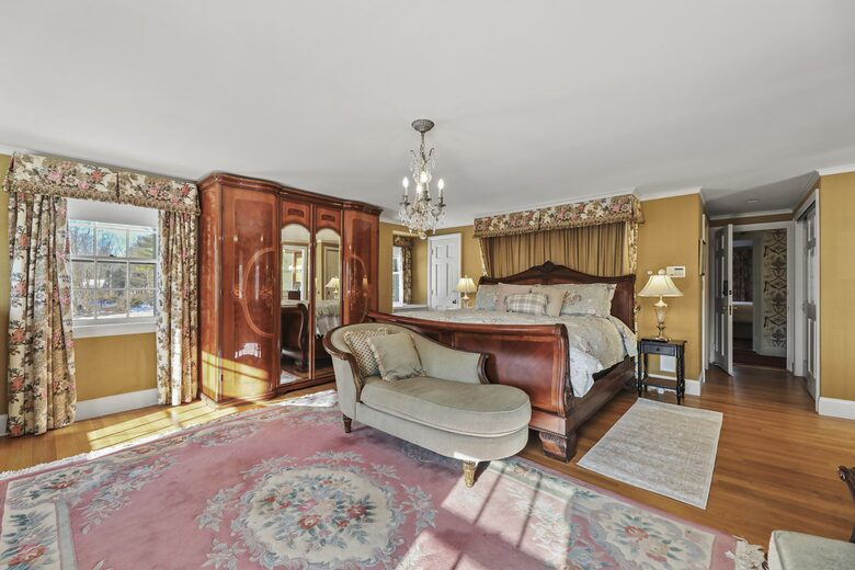 Luxury Berkshire Country Estate on 21 Acres - Pittsfield, Massachusetts