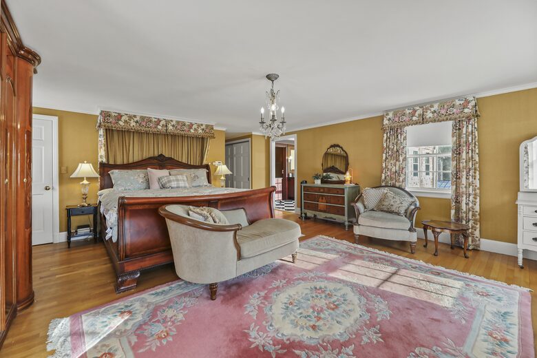 Luxury Berkshire Country Estate on 21 Acres - Pittsfield, Massachusetts
