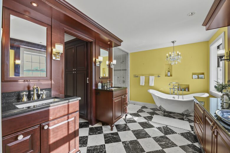 Luxury Berkshire Country Estate on 21 Acres - Pittsfield, Massachusetts