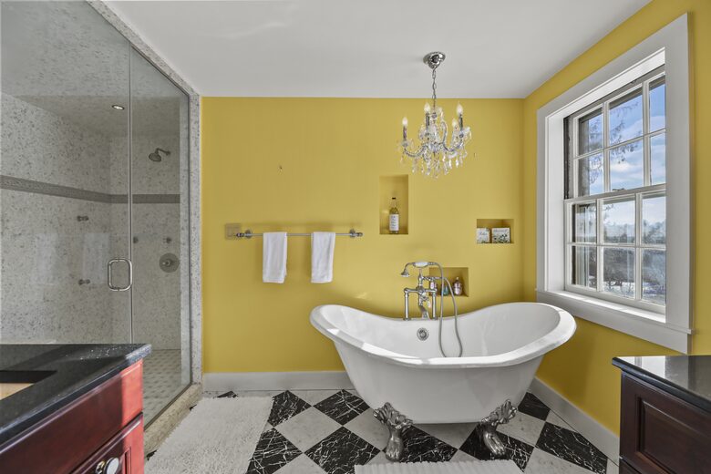 Luxury Berkshire Country Estate on 21 Acres - Pittsfield, Massachusetts