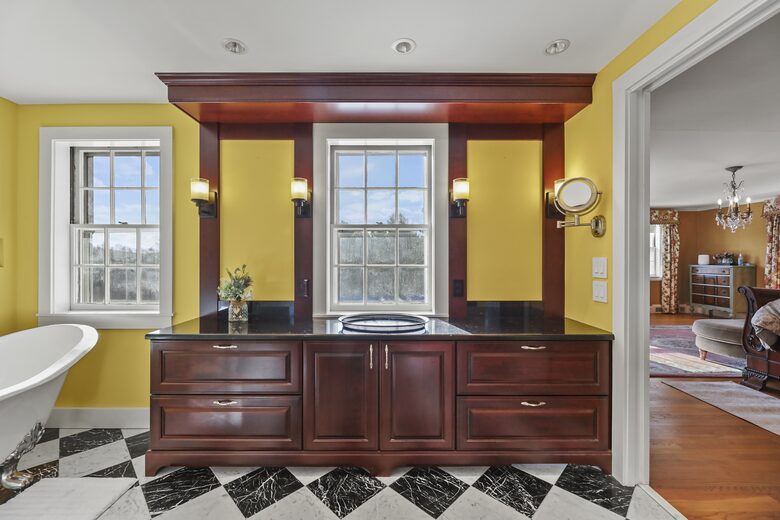 Luxury Berkshire Country Estate on 21 Acres - Pittsfield, Massachusetts