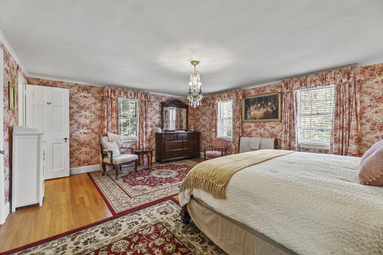 Luxury Berkshire Country Estate on 21 Acres - Pittsfield, Massachusetts