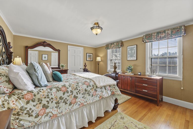 Luxury Berkshire Country Estate on 21 Acres - Pittsfield, Massachusetts