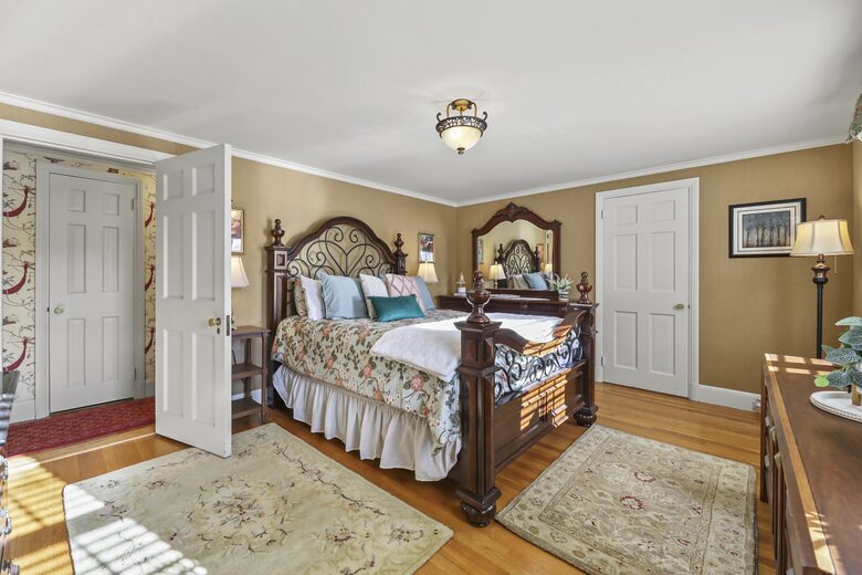 Luxury Berkshire Country Estate on 21 Acres - Pittsfield, Massachusetts