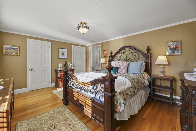Luxury Berkshire Country Estate on 21 Acres - Pittsfield, Massachusetts