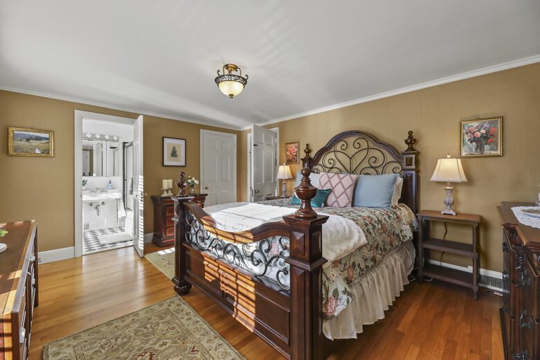 Luxury Berkshire Country Estate on 21 Acres - Pittsfield, Massachusetts