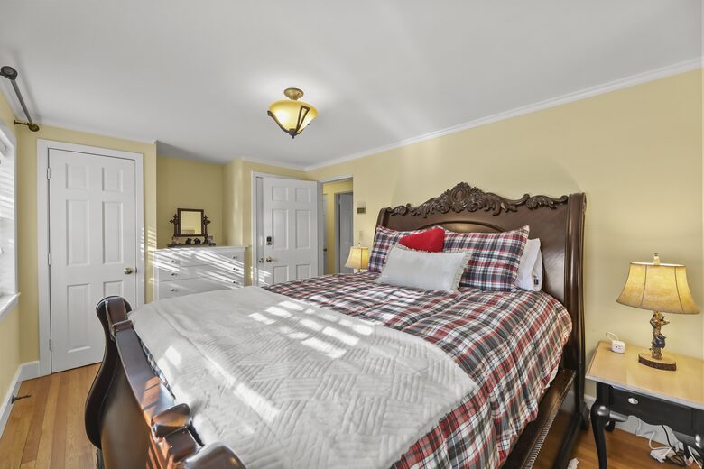 Luxury Berkshire Country Estate on 21 Acres - Pittsfield, Massachusetts
