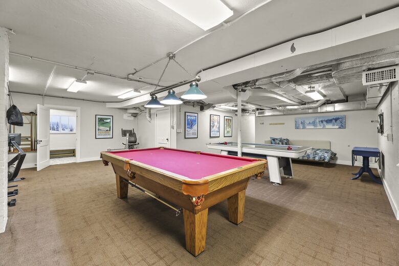 Luxury Berkshire Country Estate on 21 Acres - Pittsfield, Massachusetts