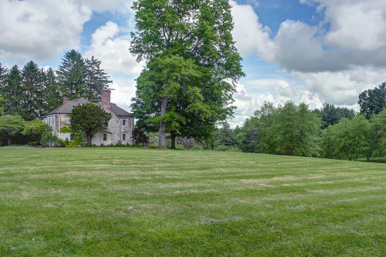 Luxury Berkshire Country Estate on 21 Acres - Pittsfield, Massachusetts