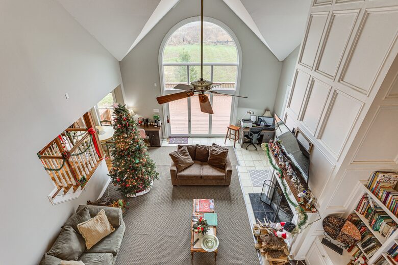 Bourbon Trail Country Home - Shelbyville, Kentucky