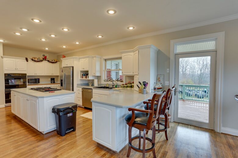Bourbon Trail Country Home - Shelbyville, Kentucky