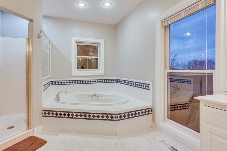Bourbon Trail Country Home - Shelbyville, Kentucky