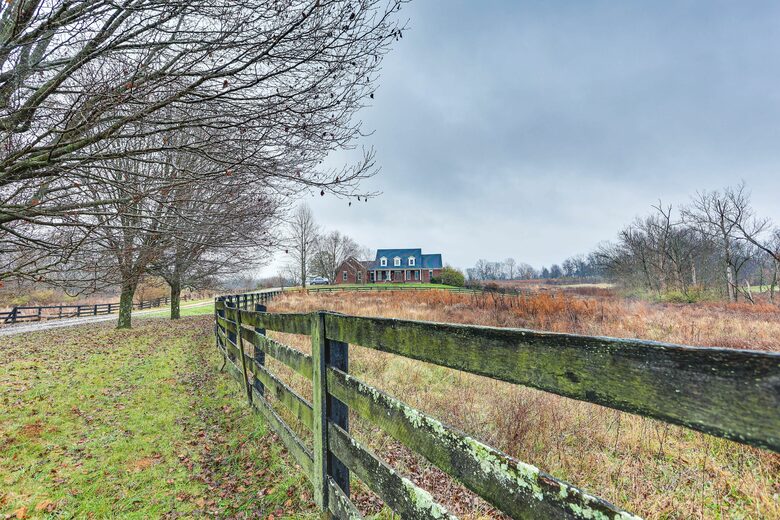 Bourbon Trail Country Home - Shelbyville, Kentucky