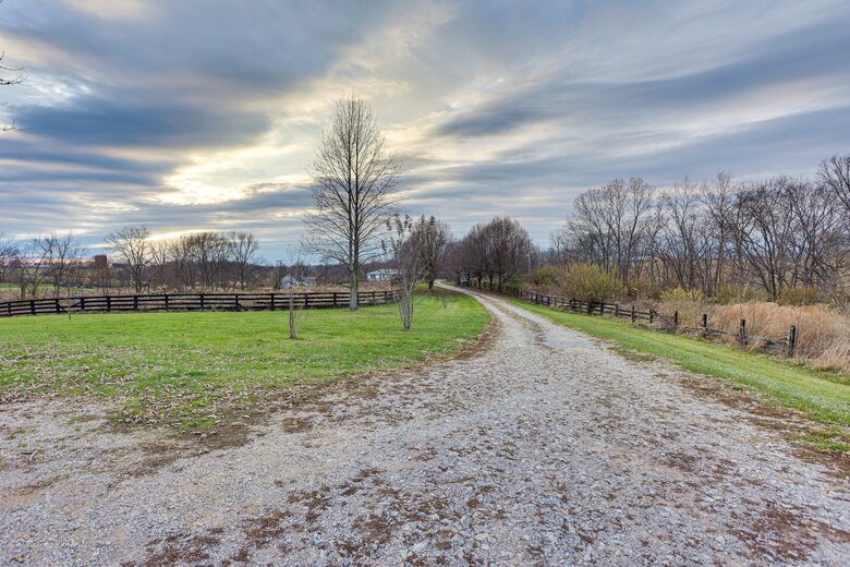 Bourbon Trail Country Home - Shelbyville, Kentucky