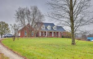 Bourbon Trail Country Home - Shelbyville, Kentucky