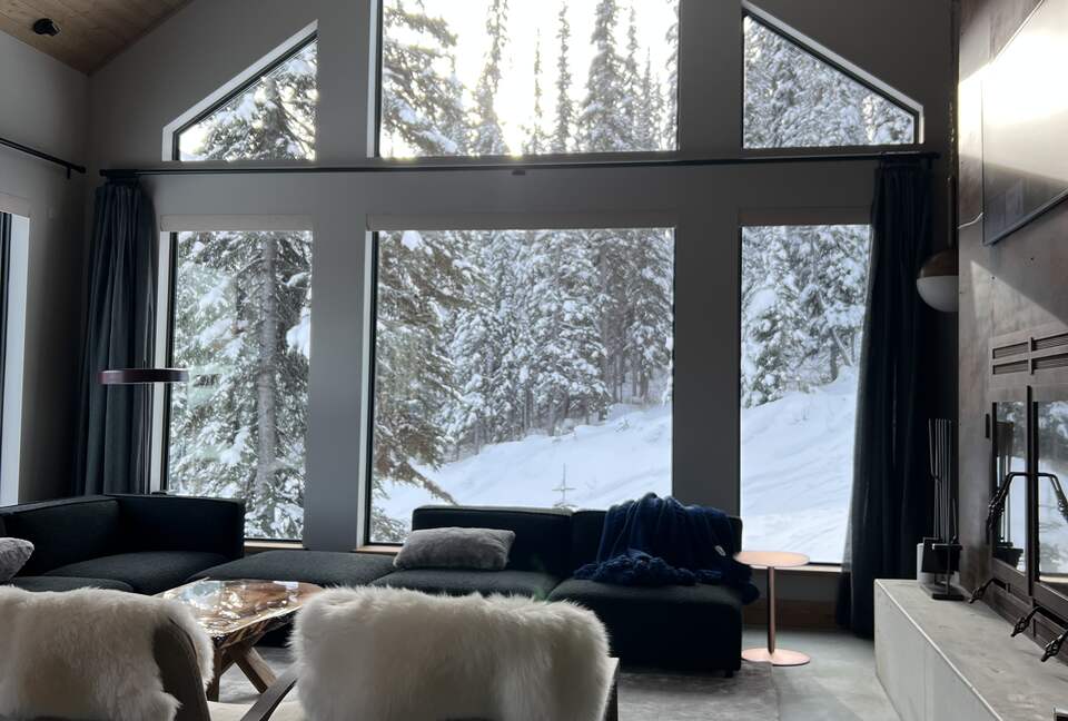Ski In /Ski Out Modern Chalet - Penticton, Canada