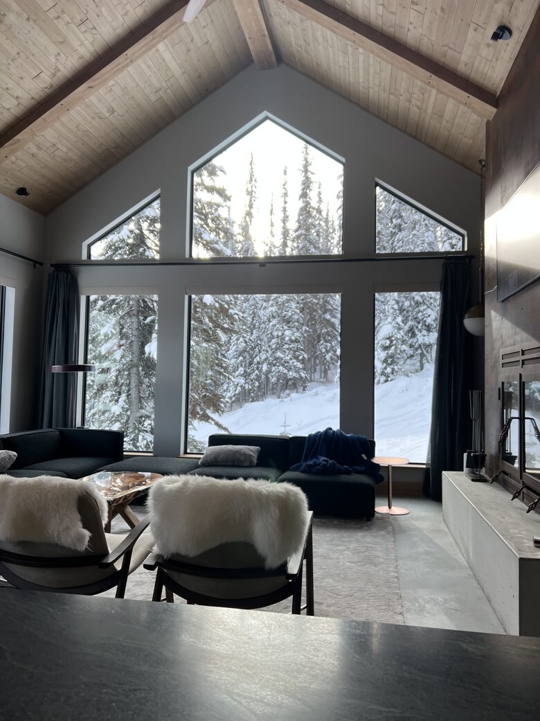 Ski In /Ski Out Modern Chalet - Penticton, Canada