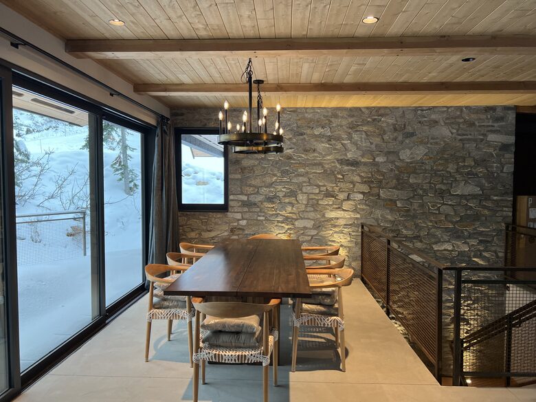 Ski In /Ski Out Modern Chalet - Penticton, Canada