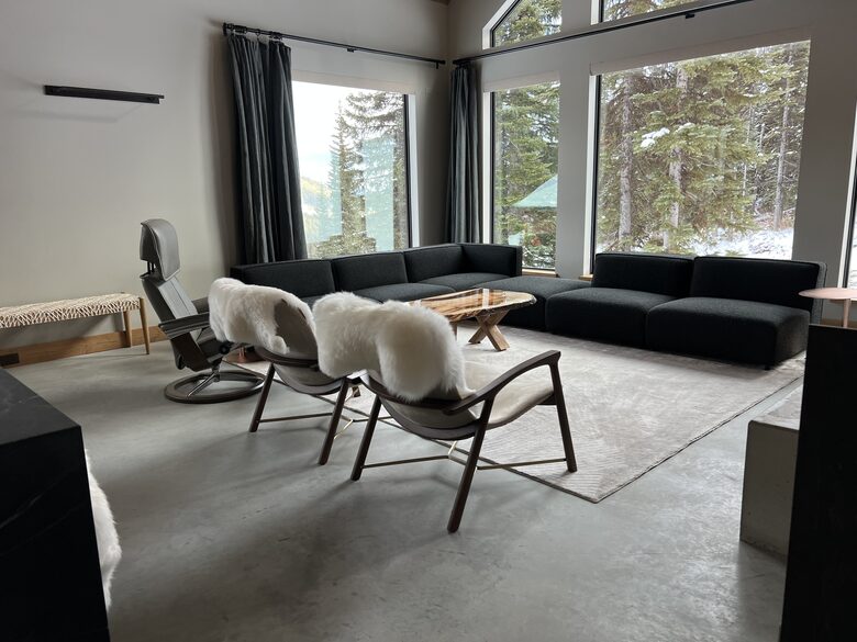 Ski In /Ski Out Modern Chalet - Penticton, Canada