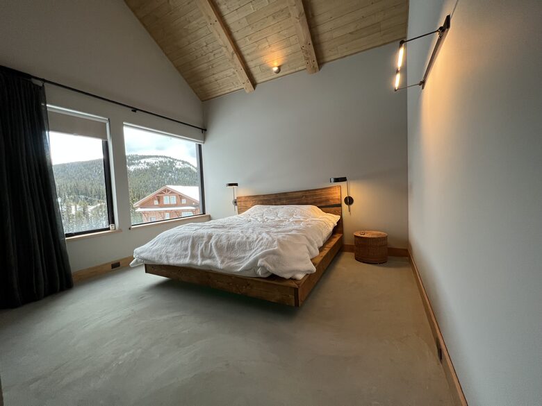 Ski In /Ski Out Modern Chalet - Penticton, Canada