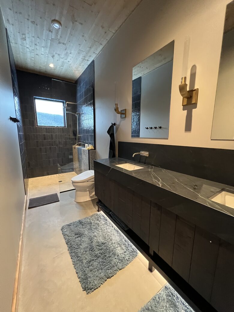Ski In /Ski Out Modern Chalet - Penticton, Canada