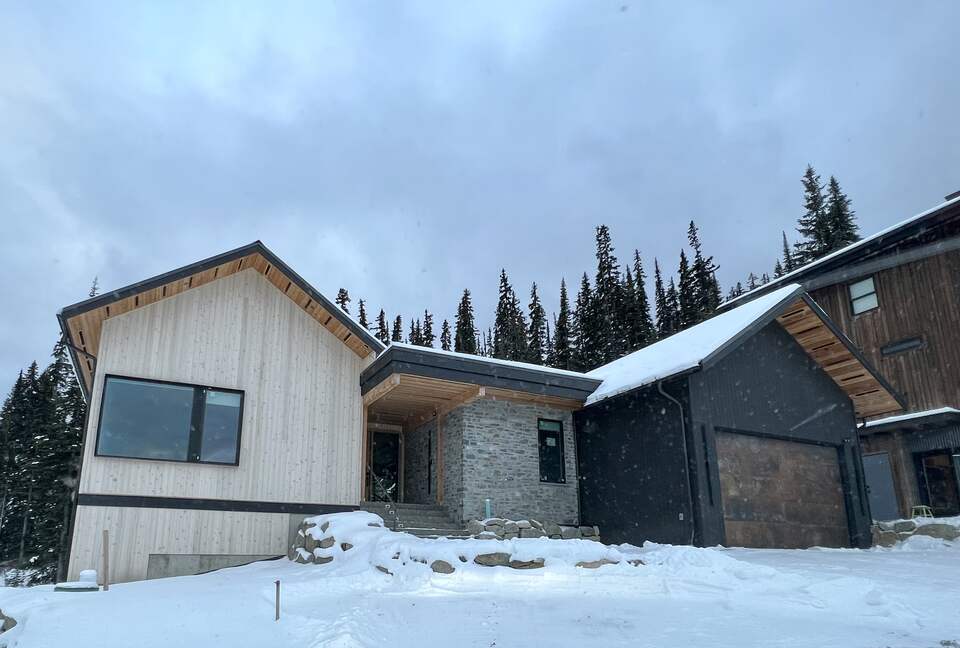 Ski In /Ski Out Modern Chalet - Penticton, Canada